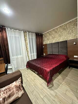 Гостиница Шоколад Новороссийск Номер делюкс с 1 двуспальной кроватью-10