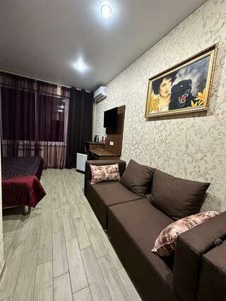 Гостиница Шоколад Новороссийск Номер делюкс с 1 двуспальной кроватью-7