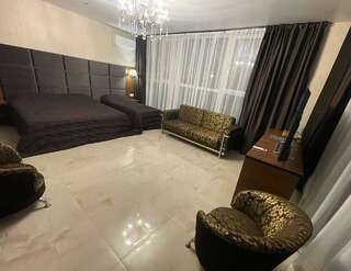 Гостиница Шоколад Новороссийск 3-местный номер делюкс-2