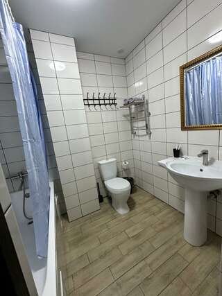 Гостиница Шоколад Новороссийск Номер делюкс с 1 двуспальной кроватью-19