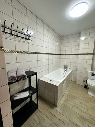 Гостиница Шоколад Новороссийск Номер полулюкс с 1 двуспальной кроватью-2