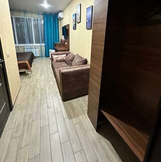 Гостиница Шоколад Новороссийск Номер делюкс с 1 двуспальной кроватью-13