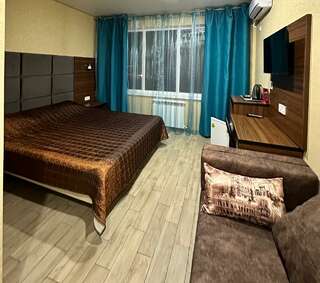 Гостиница Шоколад Новороссийск Номер делюкс с 1 двуспальной кроватью-11