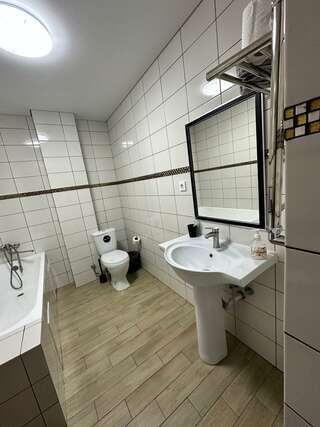 Гостиница Шоколад Новороссийск Номер полулюкс с 1 двуспальной кроватью-3